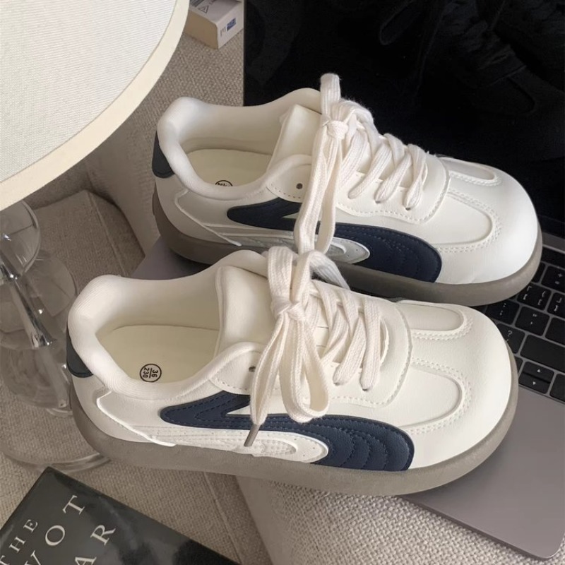 Embroidery Garments - Damskie sneakersy w stylu vintage, biało-granatowe,