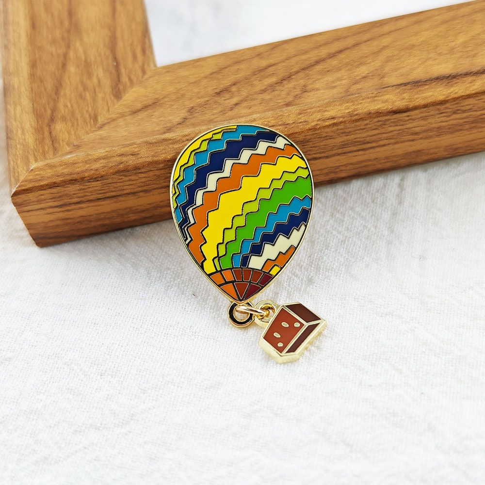 Emaliowana przypinka z tęczowy – Embroidery Bali recenzja i cena